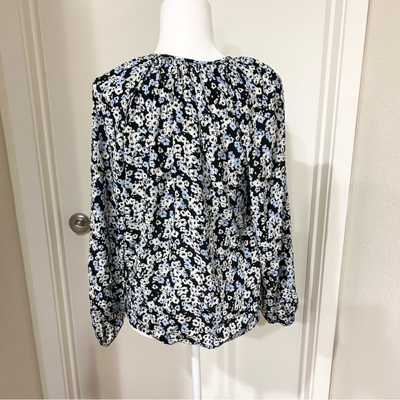 $198 Rails Indi Top Midnight Meadow Floral blue floral size Small Vneck - Picture 9 of 14